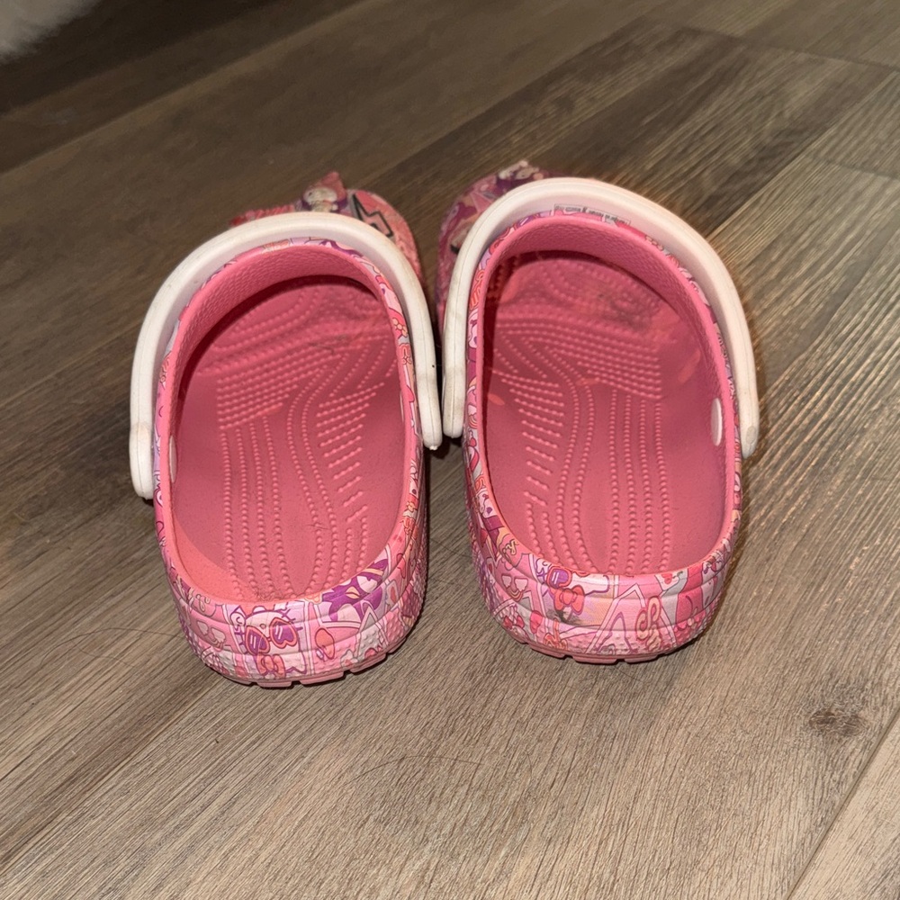 Hello Kitty Crocs - Picture 2 of 4